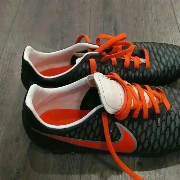 Nike  cleats - Picture 3 of 6